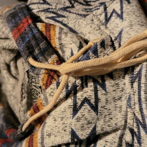 Trademark Brooklyn Cloth pull over sweater with hoodie - Picture 4 of 4